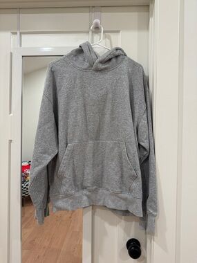 Fabletics The Go-To Hoodie Gray Men's Hooded Sweatshirt - Classic Size Medium